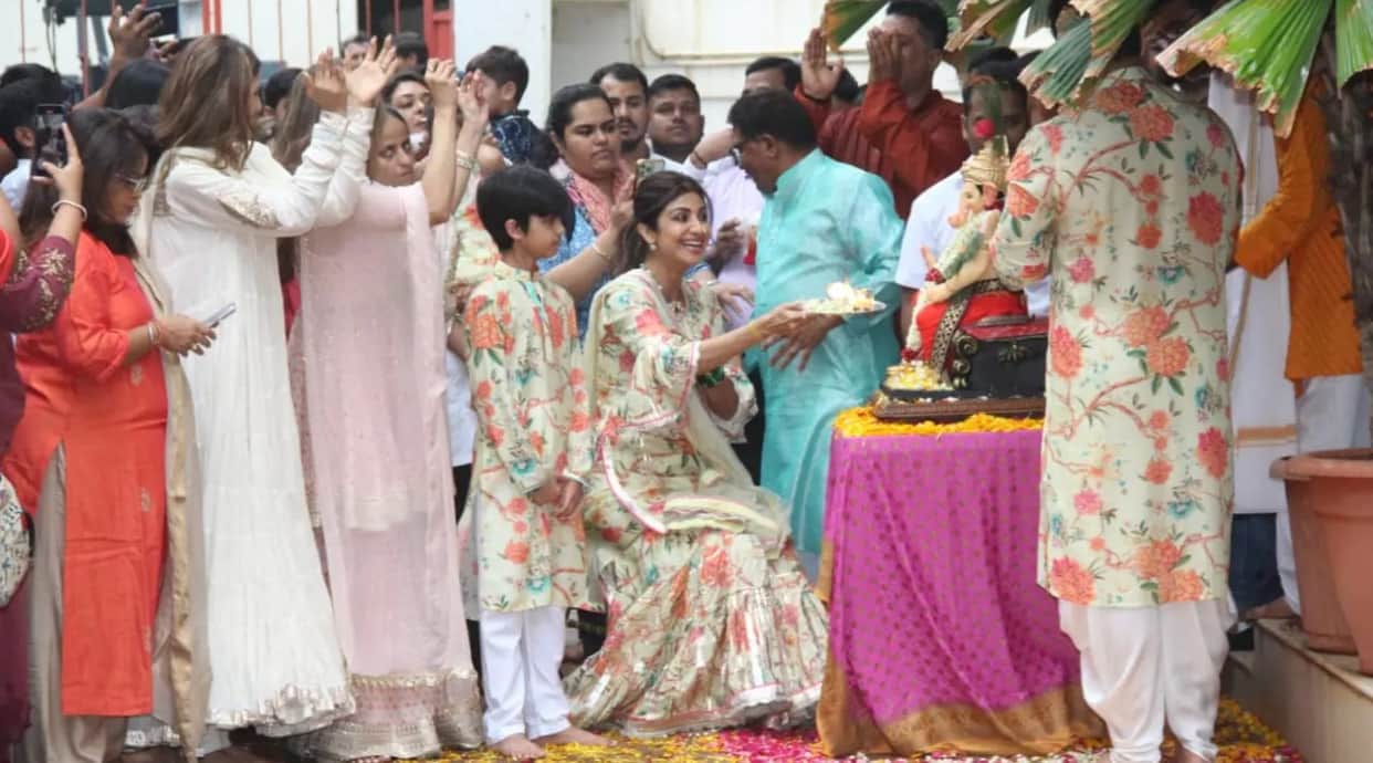Ganesh Chaturthi 2023 wear these colour outfit in Ganpati puja