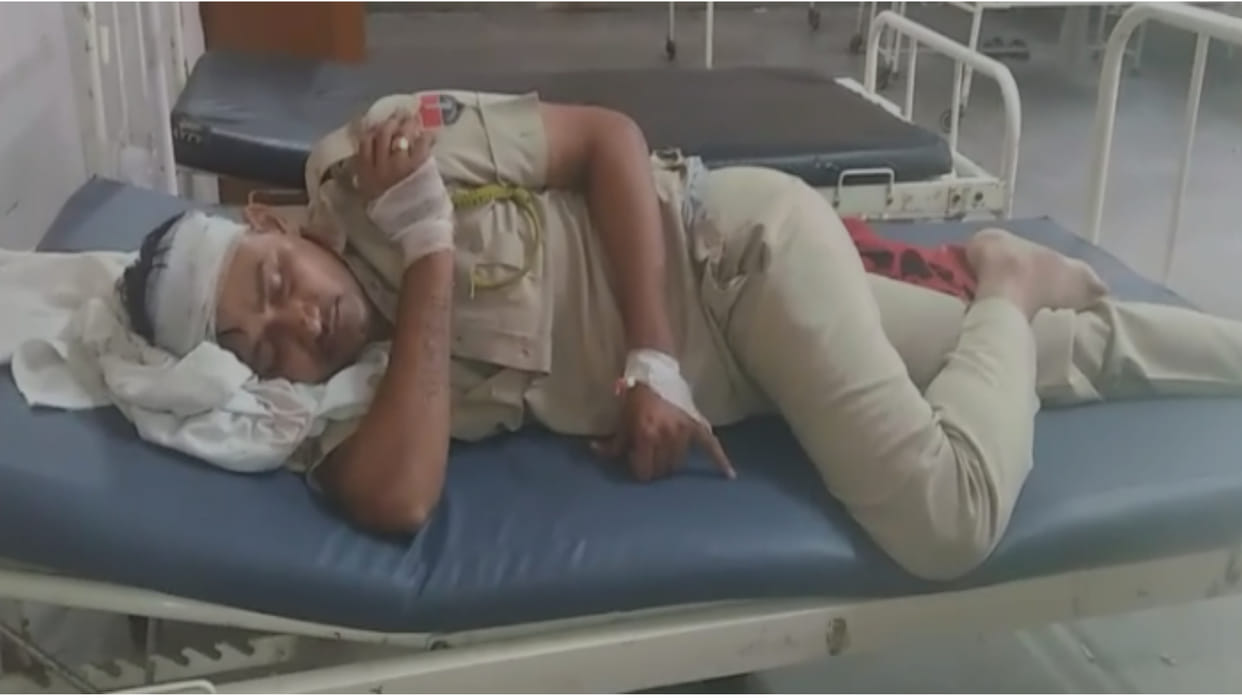 Dausa  truck and police station jeep collided four jawans injured Congress leader rushed to hospital