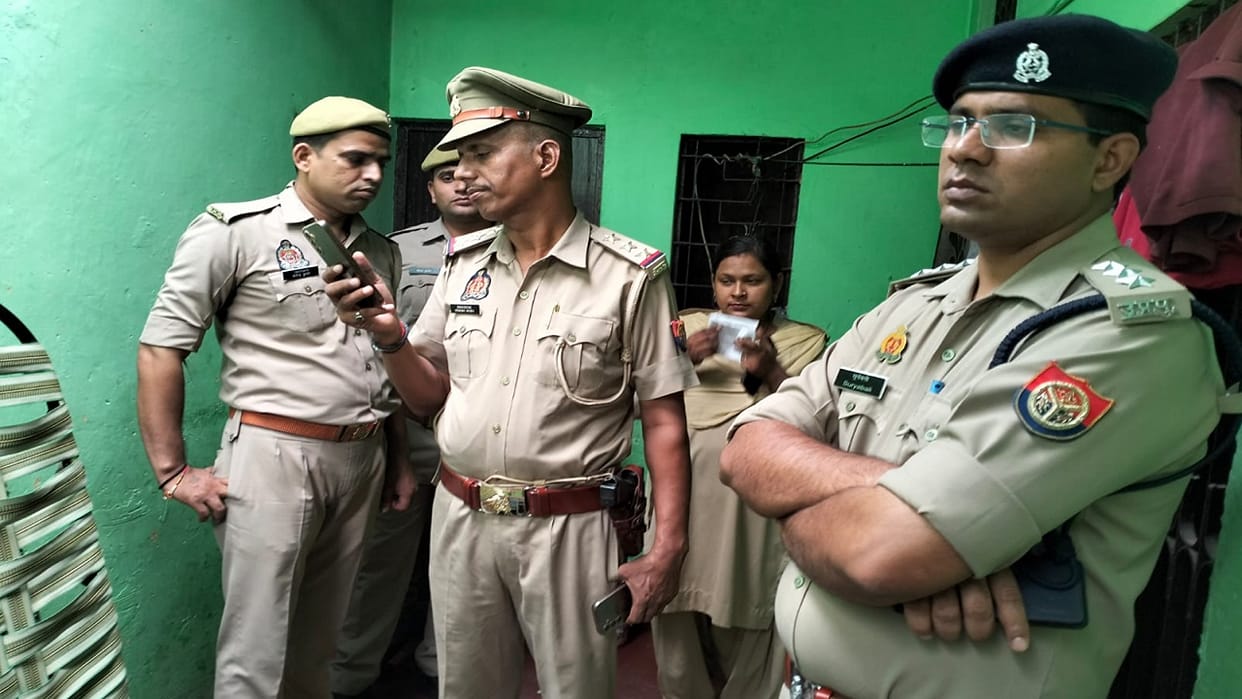 Husband murdered woman by slitting her throat in Sahibabad