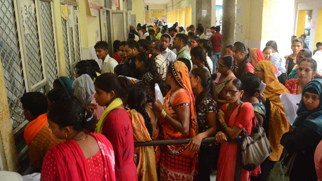 Patient mafia in Gorakhpur Brokers take rupess for free treatment check-up and medicine