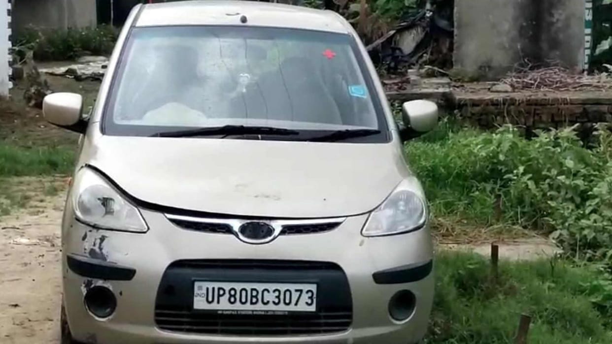 miscreants beat up young man and looted bike and cash In Khorabar gorakhpur