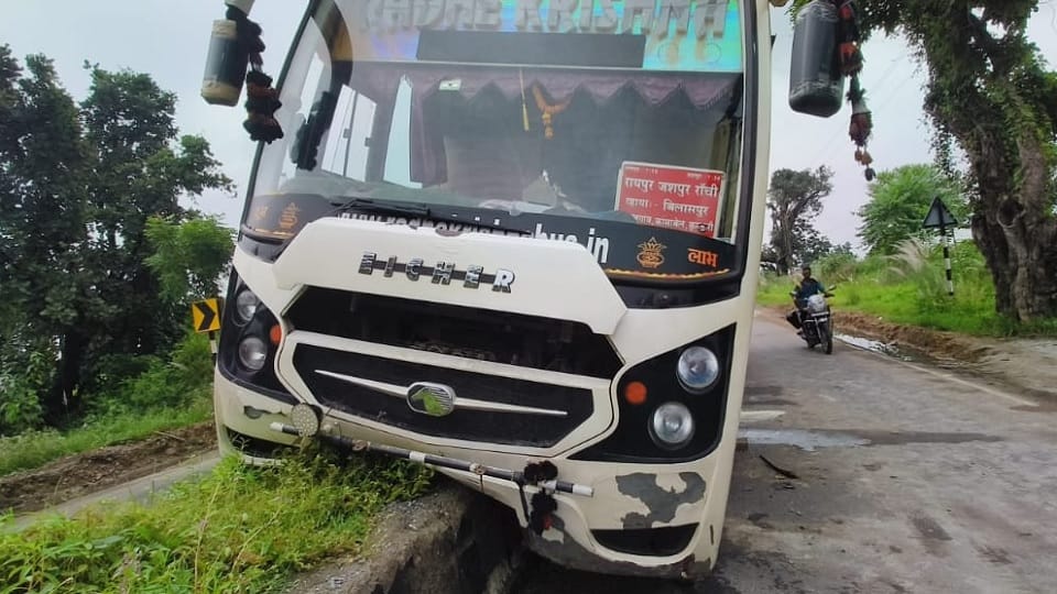 Bus full of passengers meets with accident more than half a dozen people injured