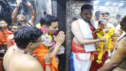 Ujjain Mahakal: Actor Akshay Kumar reached Mahakal Darbar with his family on his birthday