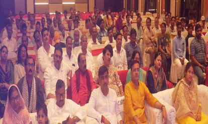 kajari mahotsav by amar ujala maa tujhe pranam in mirzapur kajari singing audience kept dancing