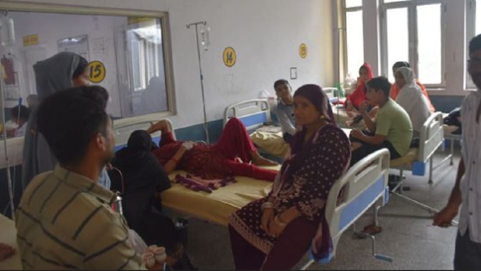 Three year old child died of dengue and girl student died of fever In Moradabad