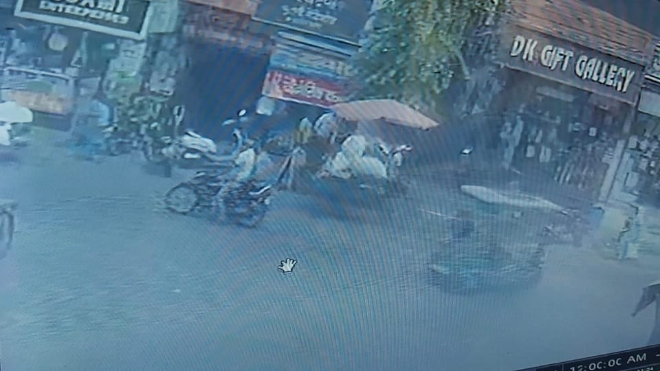 Looting at Gohana base in Rohtak, Medical store operator attacked in broad daylight, miscreants looted cash