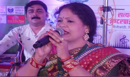 kajari mahotsav by amar ujala maa tujhe pranam in mirzapur kajari singing audience kept dancing