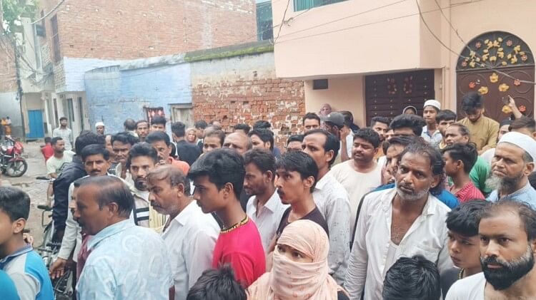 Lucknow: ठाकुरगंज में युवक ने पंखे से लटक कर की आत्महत्या, परिजनों ने शिक्षक पर उत्पीड़न का लगाया आरोप