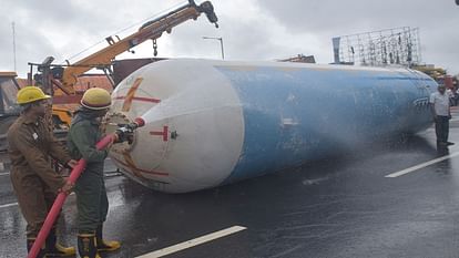 LPG tanker overturned on National Highway-19 panic among people during this period