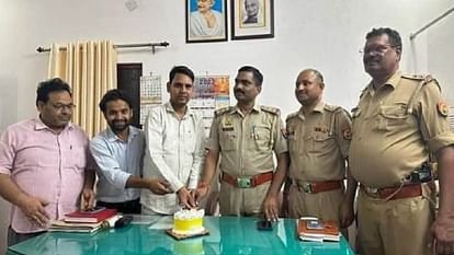 SP leader brother birthday celebrated in Inspector office, police personnel clapped when cake was cut