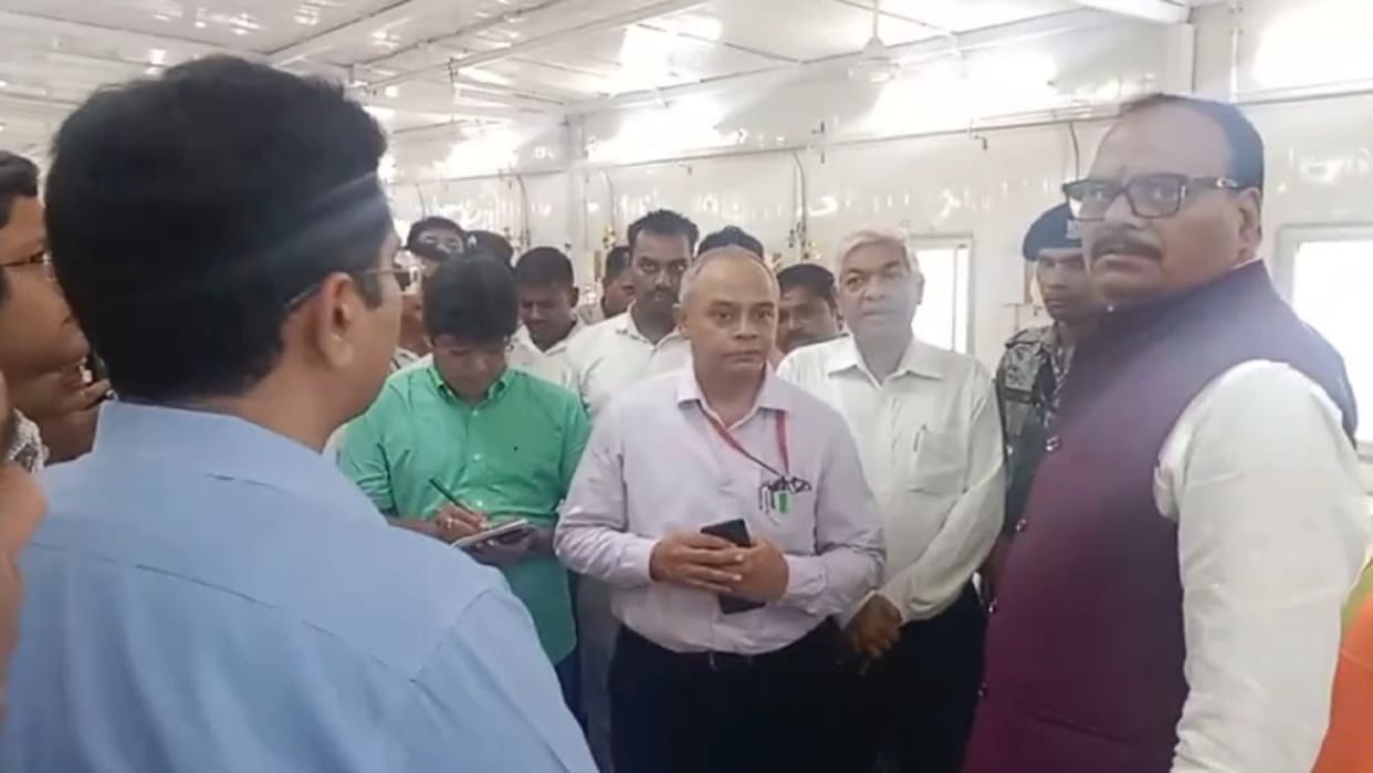 Deputy CM Brajesh Pathak inspected Bhagwatpur hospital, said - complete work in 10 days