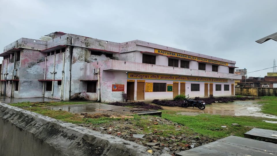 Two school girls found on road at midnight in Budaun