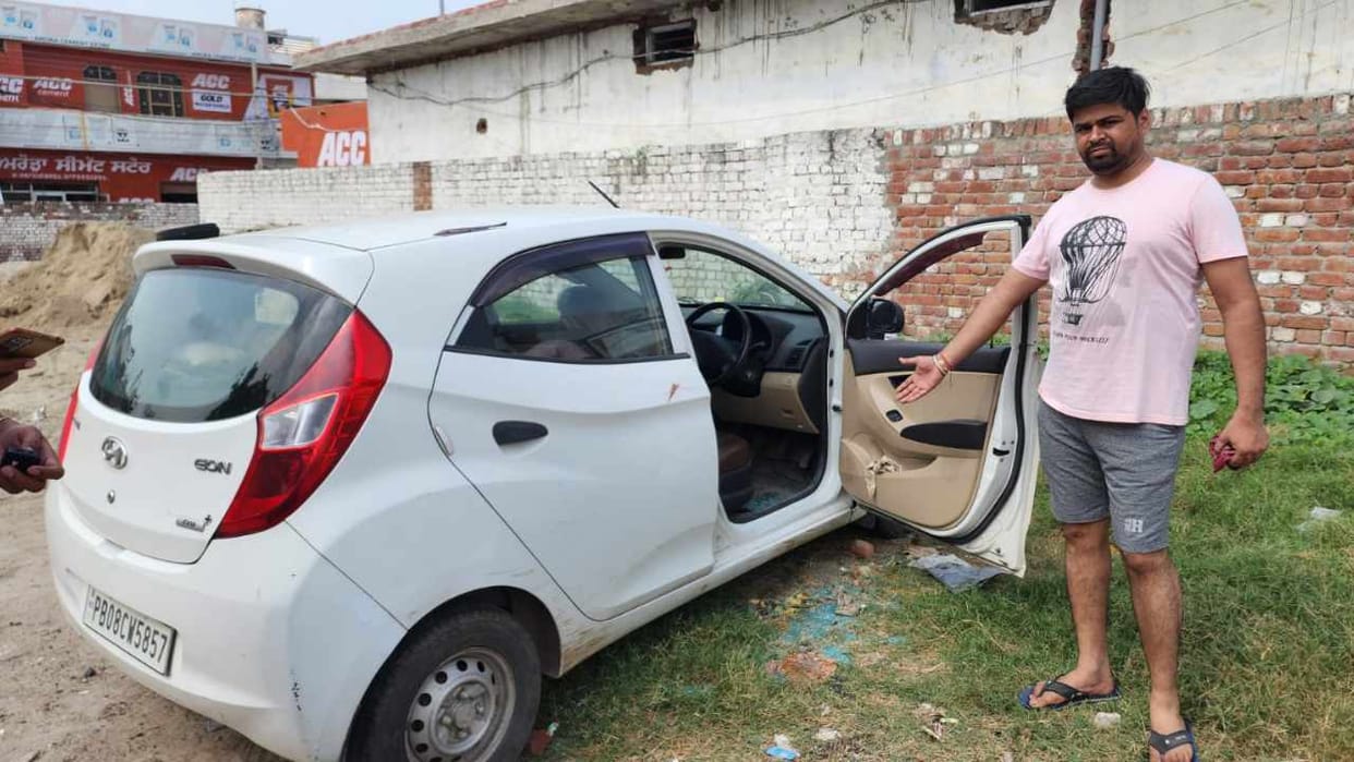 Thieves damaged five cars in Sultanpur Lodhi