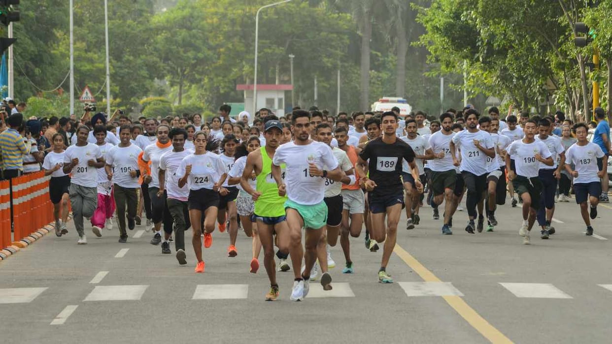 Doctors take out padyatra in Chandigarh on World Suicide Prevention Day