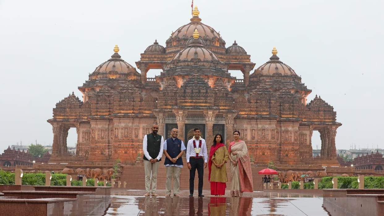rishi sunak british pm visit akshardham temple with wife amid g20 delhi summit photos