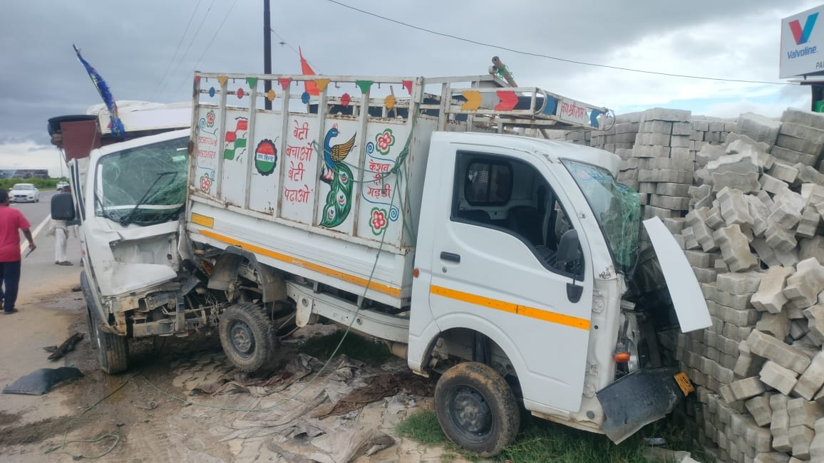 Muzaffarnagar: Pickup hits Tata Magic on highway, two killed, many injured