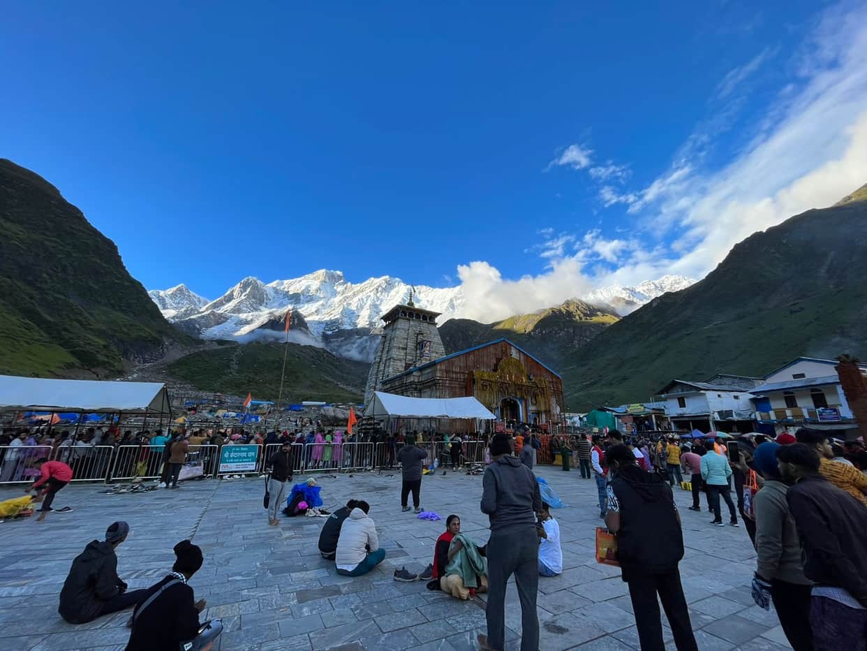 Uttarakhand Weather Today Snowfall in Kedarnath Dham Pilgrims Crowd See Amazing Photos