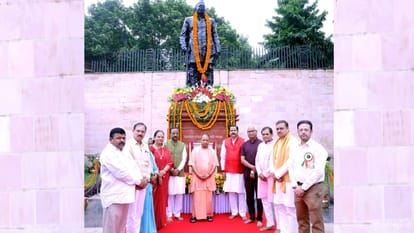 CM Yogi Adityanath pays tribute to first CM of Uttar Pradesh Pandit Govind vallabh Pant.
