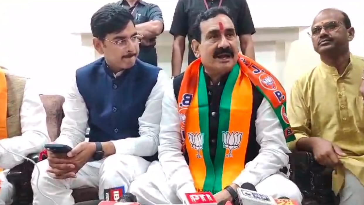 Home Minister Mishra's big statement, Digvijay Singh wants to gain popularity by misusing social media