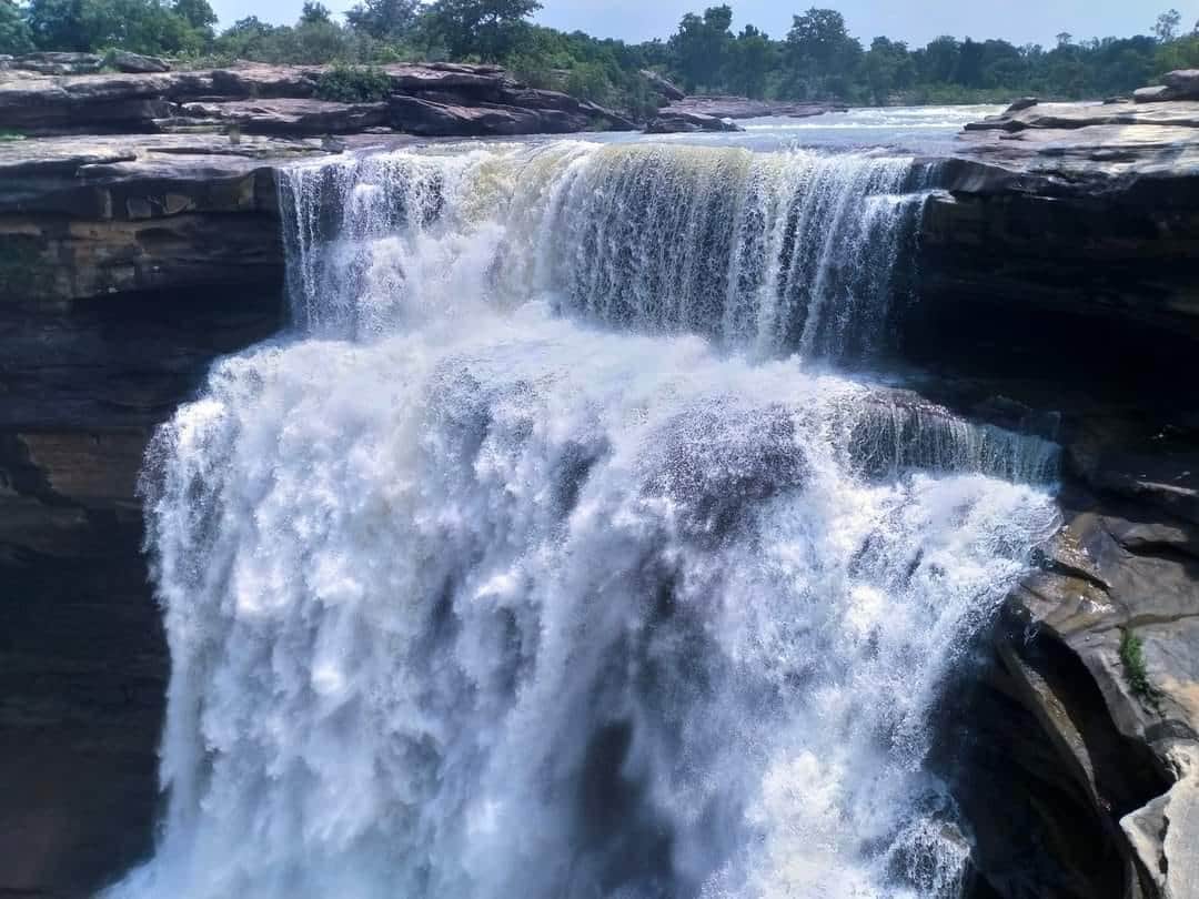 Aurwatand Waterfall This tourist spot of Chandauli is situated in lap of nature see photos