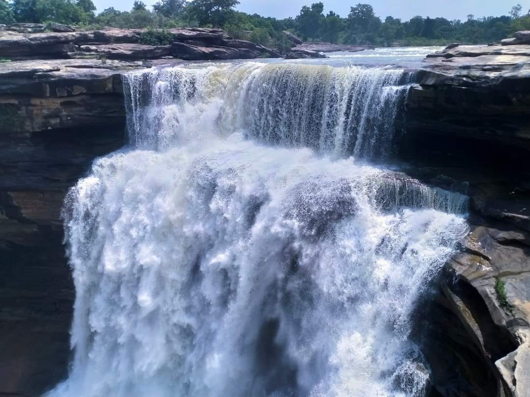 Aurwatand Waterfall This tourist spot of Chandauli is situated in lap of nature see photos