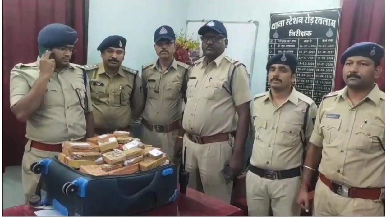 Ratlam 13 kg gold worth Rs 8 crore seized police took action on informers information GST team investigation