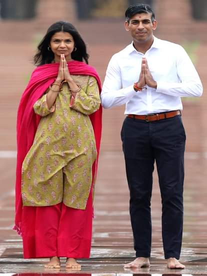 पत्नी के साथ ऋषि सुनक