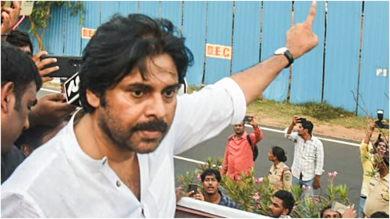 AP police takes Janasena party chief Pawan Kalyan into preventive custody Latest News Update