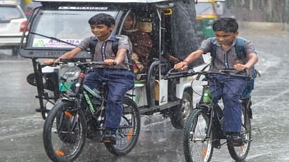 बरेली में मूसलाधार बारिश: गरज-चमक के साथ जमकर बरसे बदरा, खराब मौसम के चलते स्कूलों में छुट्टी schools closed due to heavy rain with thunder in Bareilly