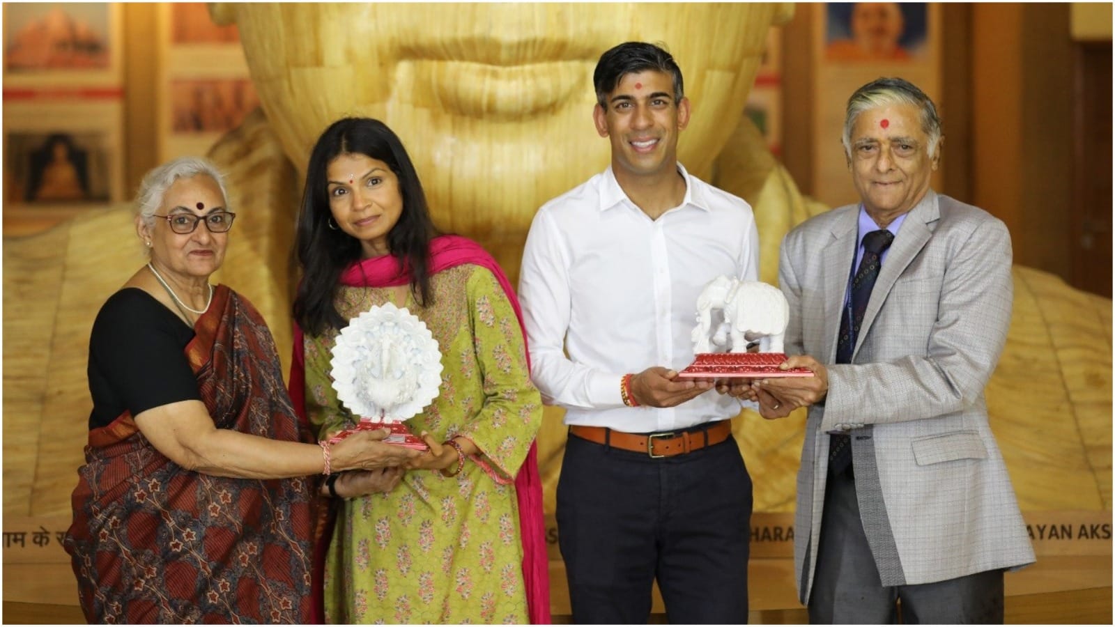 rishi sunak british pm visit akshardham temple with wife amid g20 delhi summit photos