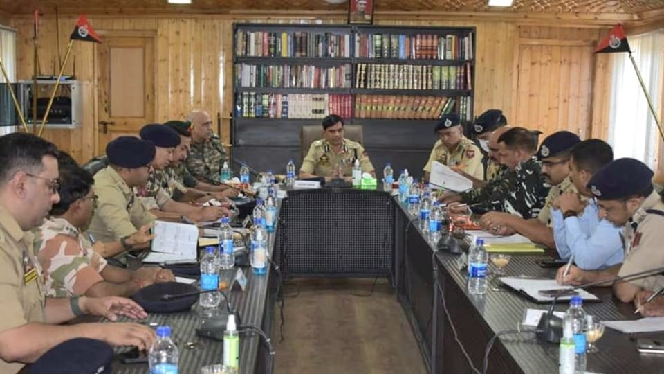 jammu kashmir: Civil traffic not to stopp during convoy of VVIP and security forces on srinagar jammu highway