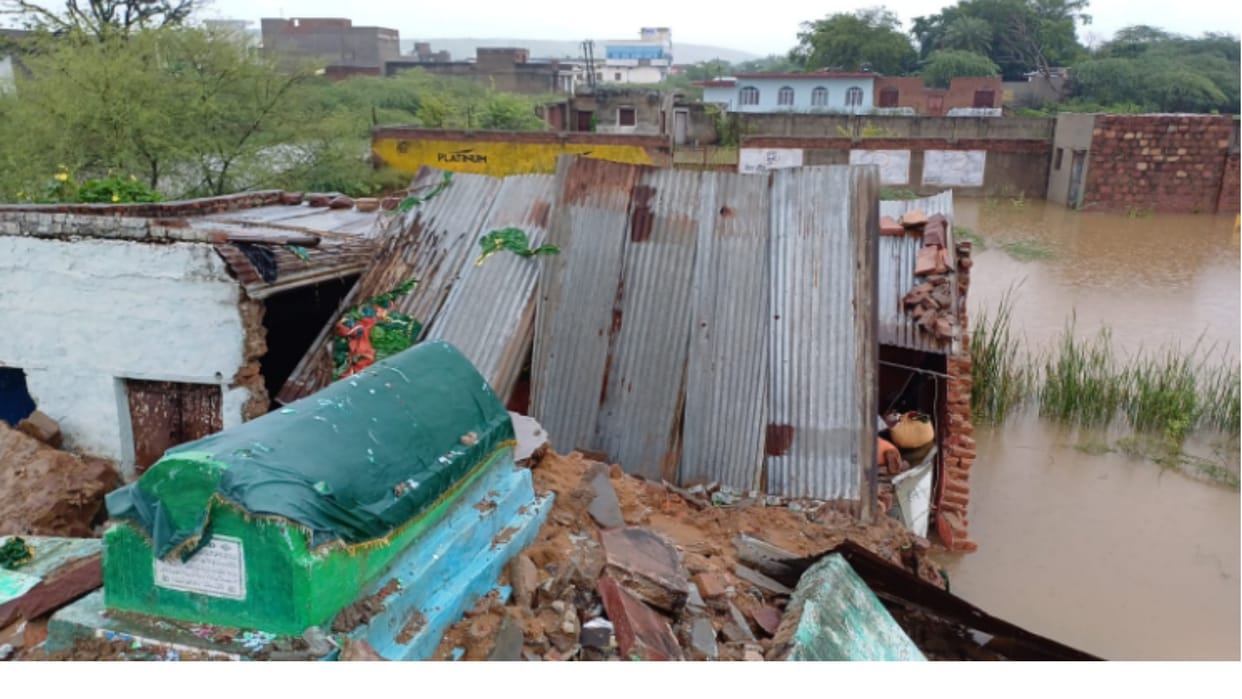 Dholpur Chaos due to rain elderly woman died due to wall collapse more than six colonies submerged