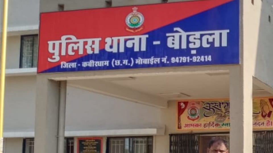 Young man cheated in the name of opening agricultural center in Kabirdham