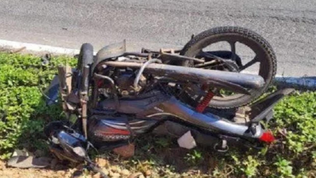 Ujjain News Family hit by truck woman dies husband and child injured