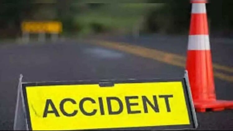 Aligarh News: आमने-सामने से भिड़ी दो बाइकें, मां-बेटे सहित तीन की मौत