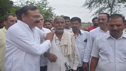 Fatehpur Sikri MP Rajkumar Chahar heard plight of villagers Regarding occupation by Radhasoami Satsang Sabha