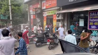 भिवानी में बैंक ऑफ बड़ौदा की ब्रांच में धमाका: एसी में गैस भरते हुए हादसा, ग्राहक और कर्मचारी मची भगदड़ Explosion in Bank of Baroda branch in Bhiwani, Accident while filling gas in AC