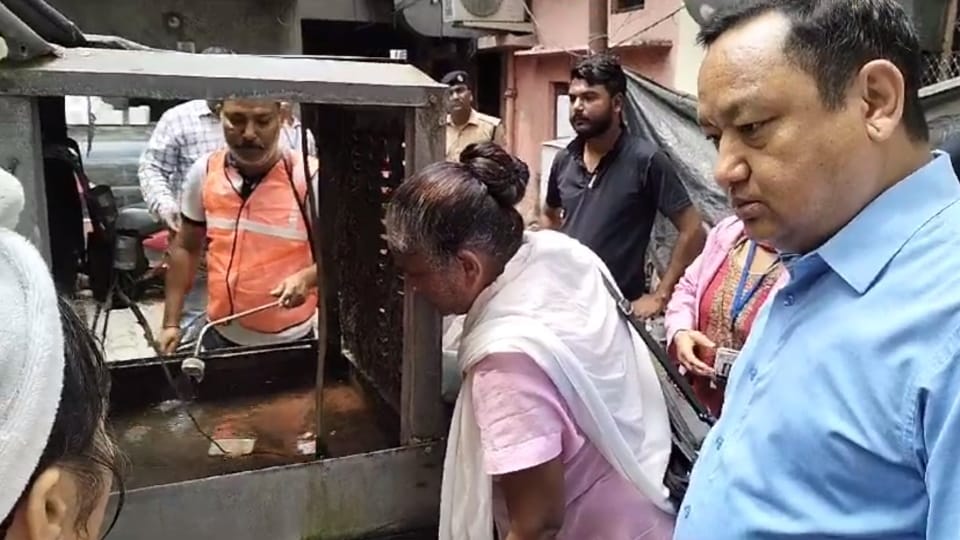 Haridwar News Administration alert for dengue DM reached Shravanath Nagar locality with team