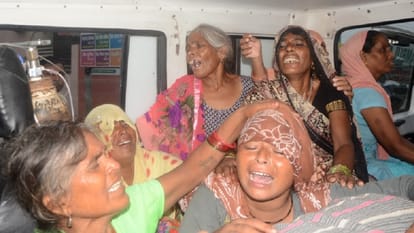 बारिश का कहर: संभल में बारिश से गिरा कच्चा मकान, पांच साल के बच्चे की मौत, परिवार के सात लोग घायल House collapses due rain in Sambhal, five year old child dies, seven family members injured