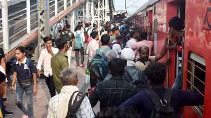 Suddenly 10 hours super mega block in railway passengers got upset