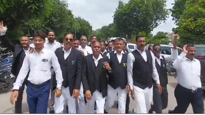lathicharge case: Allahabad High Court lawyers protest, boycott court work