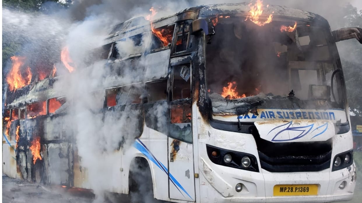 Chhindwara News: Fire broke out in the bus going from Chhindwara to Jabalpur all passengers safe
