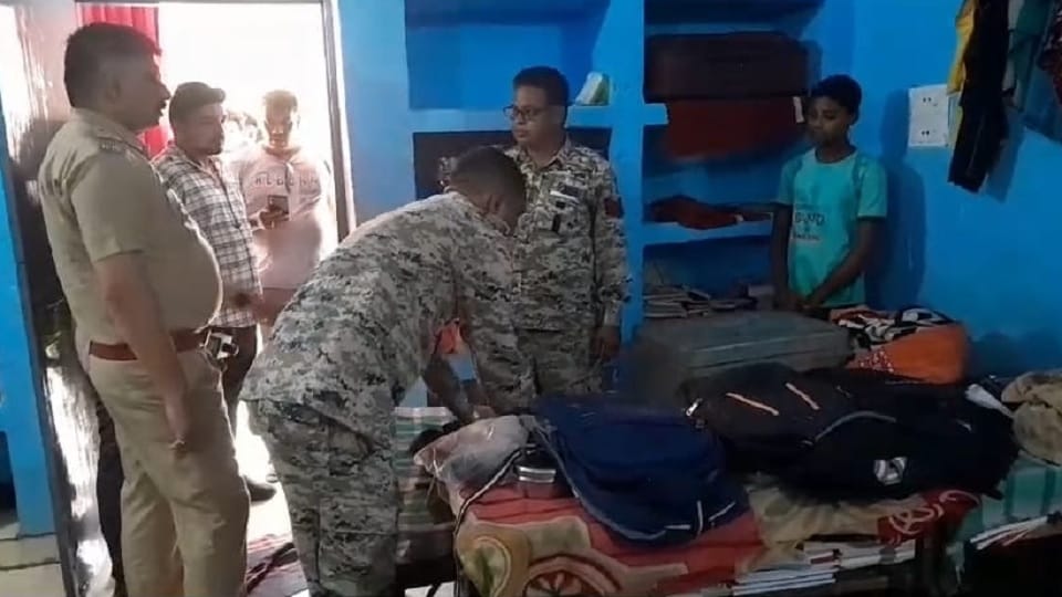 9th class student committed suicide in the hostel in kanker