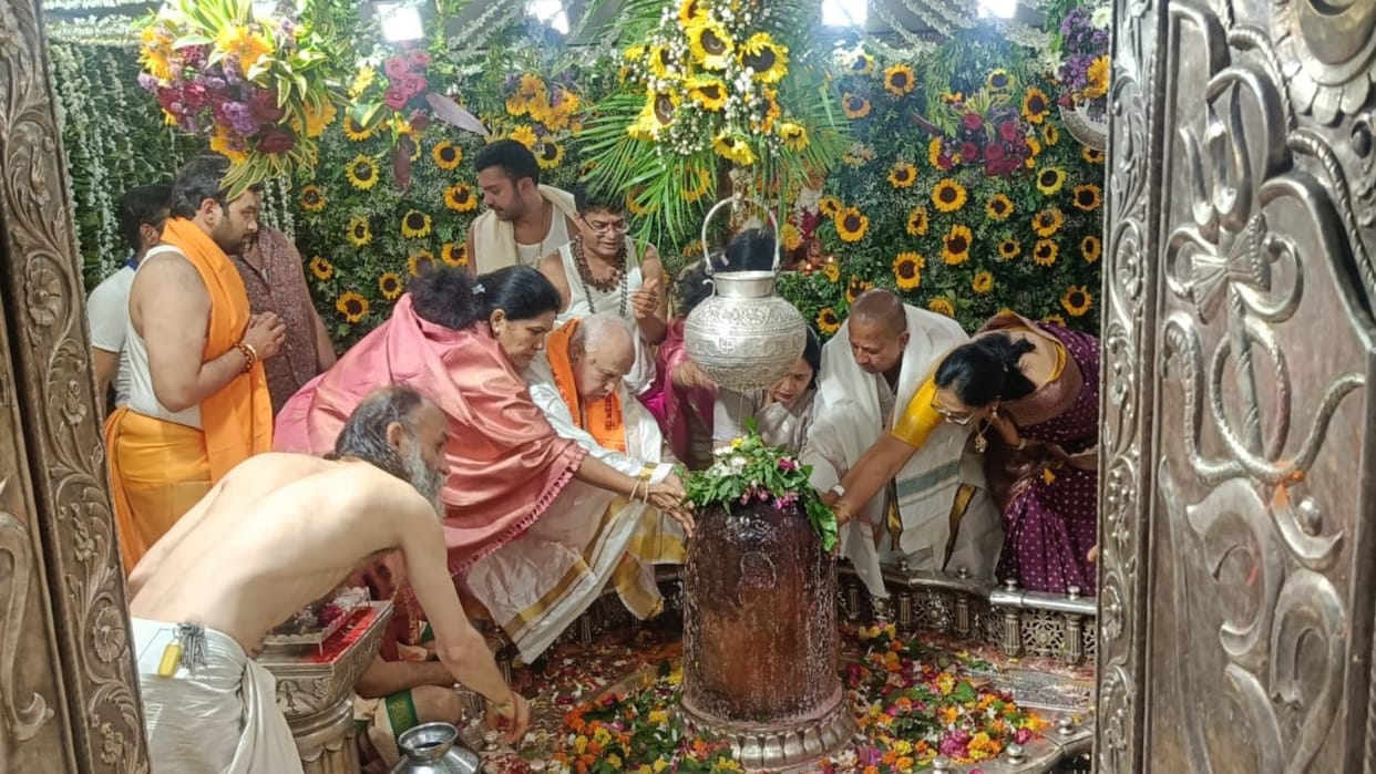 Ujjain Mahakal: Former Karnataka CM B S Yediyurappa arrived to visit Mahakal meditated in Nandi Hall