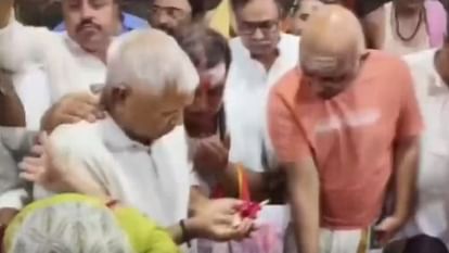 RJP leader Lalu Prasad Yadav along with his wife Rabri Devi visits and offers prayer at Baba Baidyanath Dham