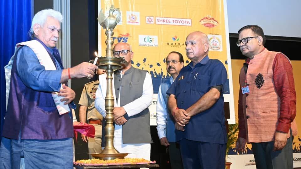 amar ujala medhavi chhatra samman organized in jammu lg manoj sinha gave special message to parents