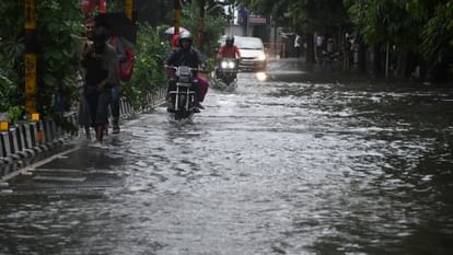 UP Weather Update: आज भी जारी रहेगी भारी बारिश, प्रदेश के कई जिलों में आंधी-तूफान का रेड अलर्ट जारी UP Weather Forecast Today IMD Rain Alert In Uttar Pradesh Aaj Ka Mausam Report News