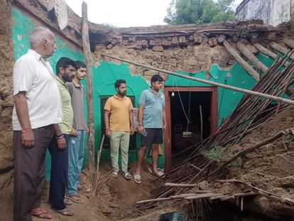 Muzaffarnagar: Roof of house collapses in rain, daughter dies, mother injured