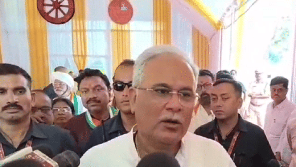 Lucknow News: Due to bad weather, emergency landing of many flights including Chief Minister Baghel's plane