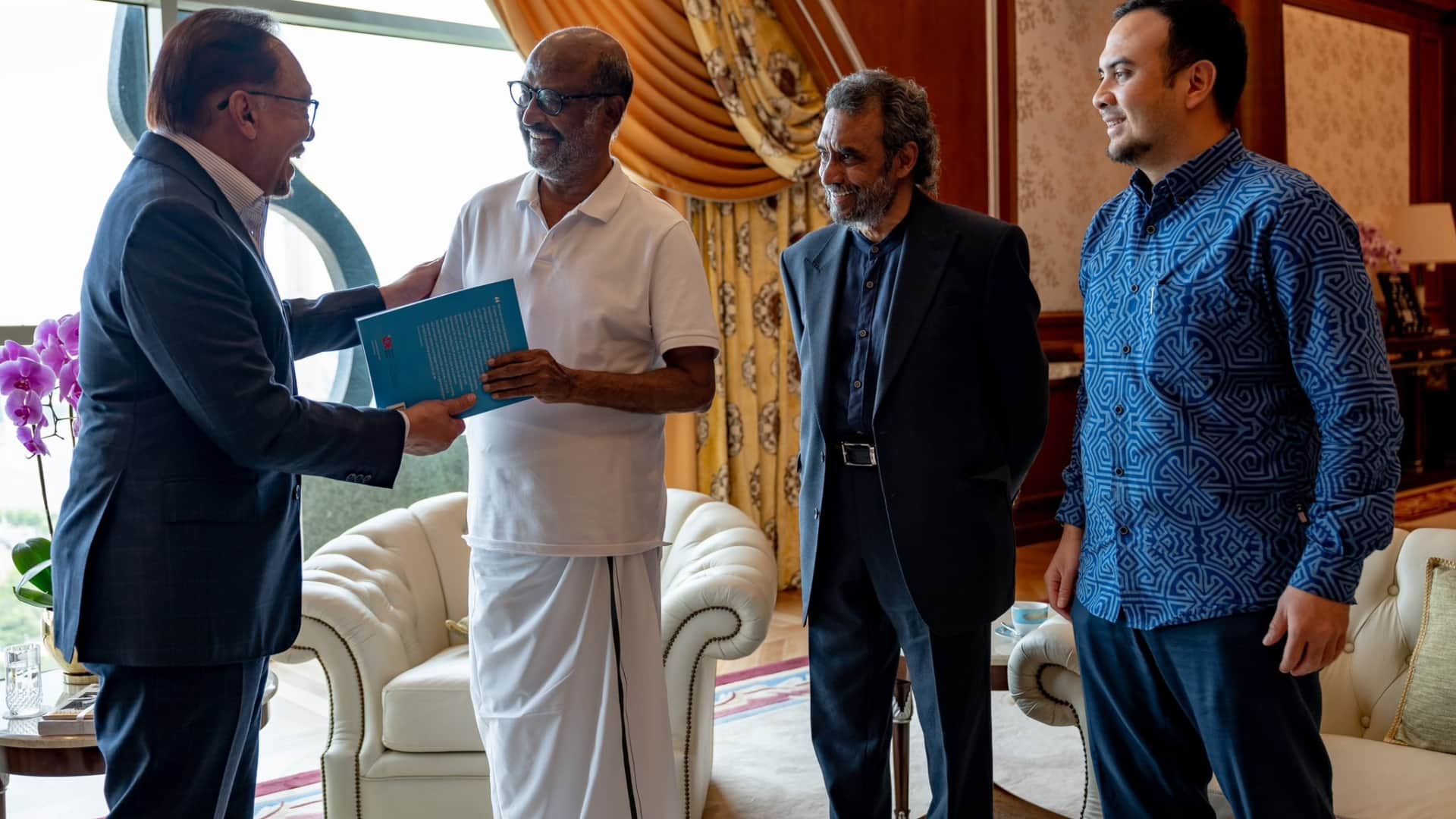 Rajinikanth Prime Minister of Malaysia  Anwar Ibrahim meets Jailer actor video of meeting goes viral internet
